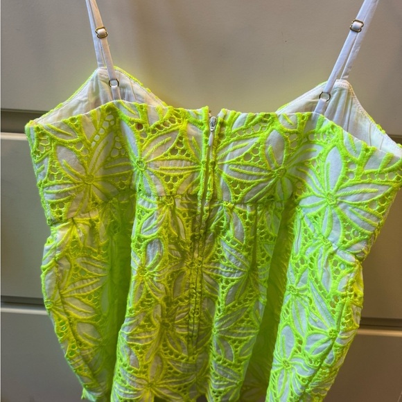 Lilly Pulitzer Neon Green Lace top. Sz 4 - Picture 2 of 6